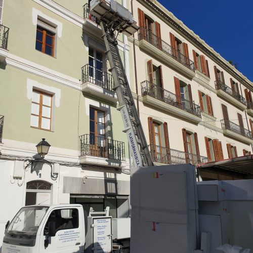 Plataforma elevadora en uso