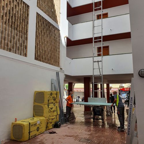 Vista de los materiales de construcción a elevar